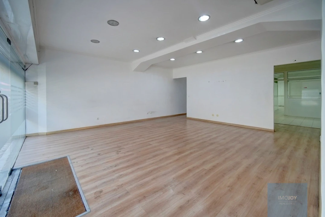 Loja para Venda em Alvalade Foto 3