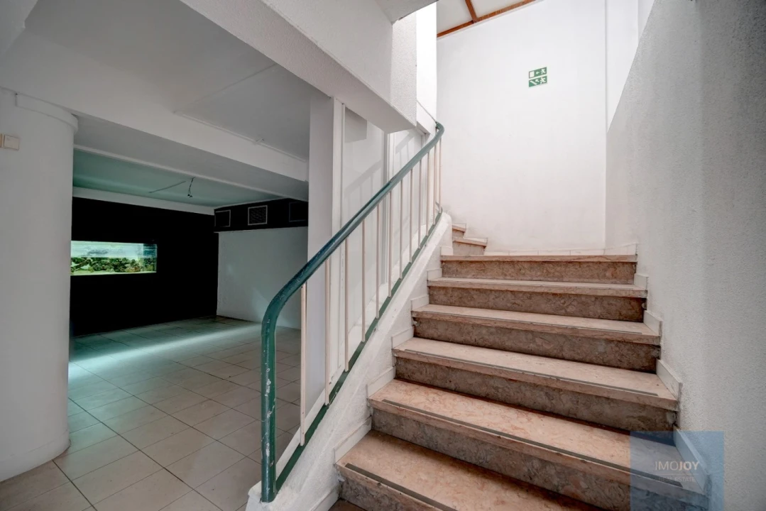 Loja para Venda em Alvalade Foto 11