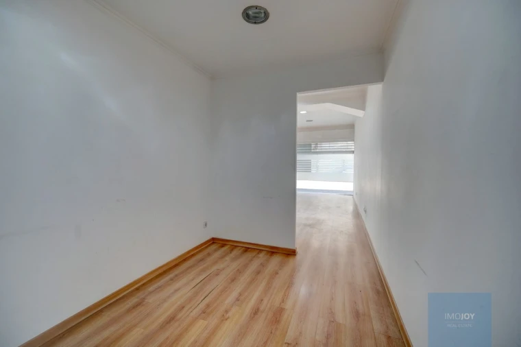 Loja para Venda em Alvalade Foto 4