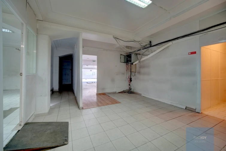 Loja para Venda em Alvalade Foto 16