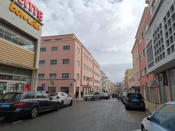 Loja para Venda em Alvalade Foto 2