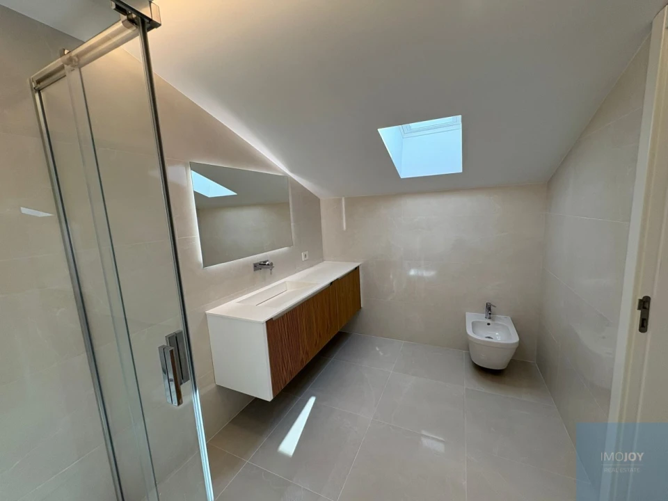 Apartamento T3 para Venda em Carcavelos e Parede Foto 17