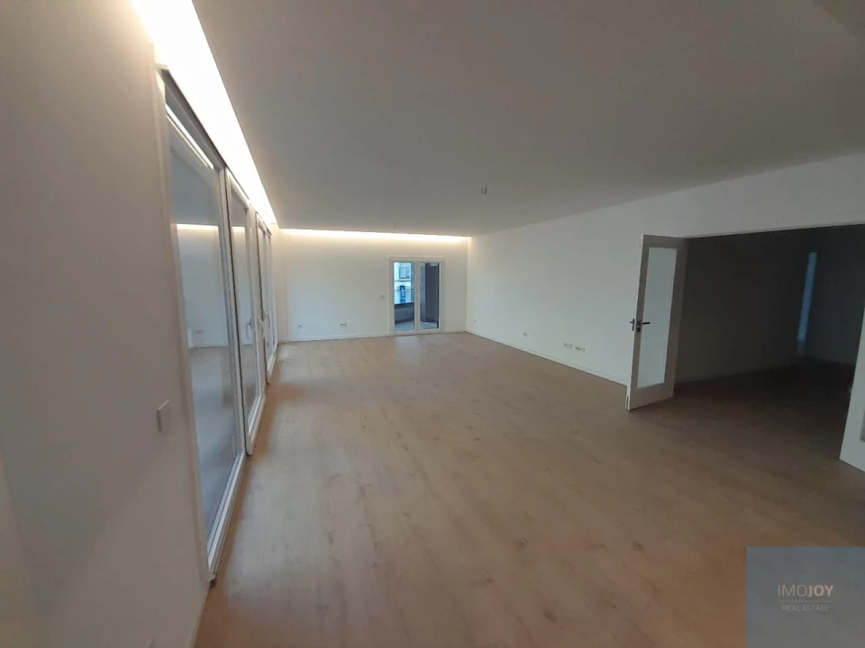 Apartamento T3 para Venda em Carcavelos e Parede Foto 5