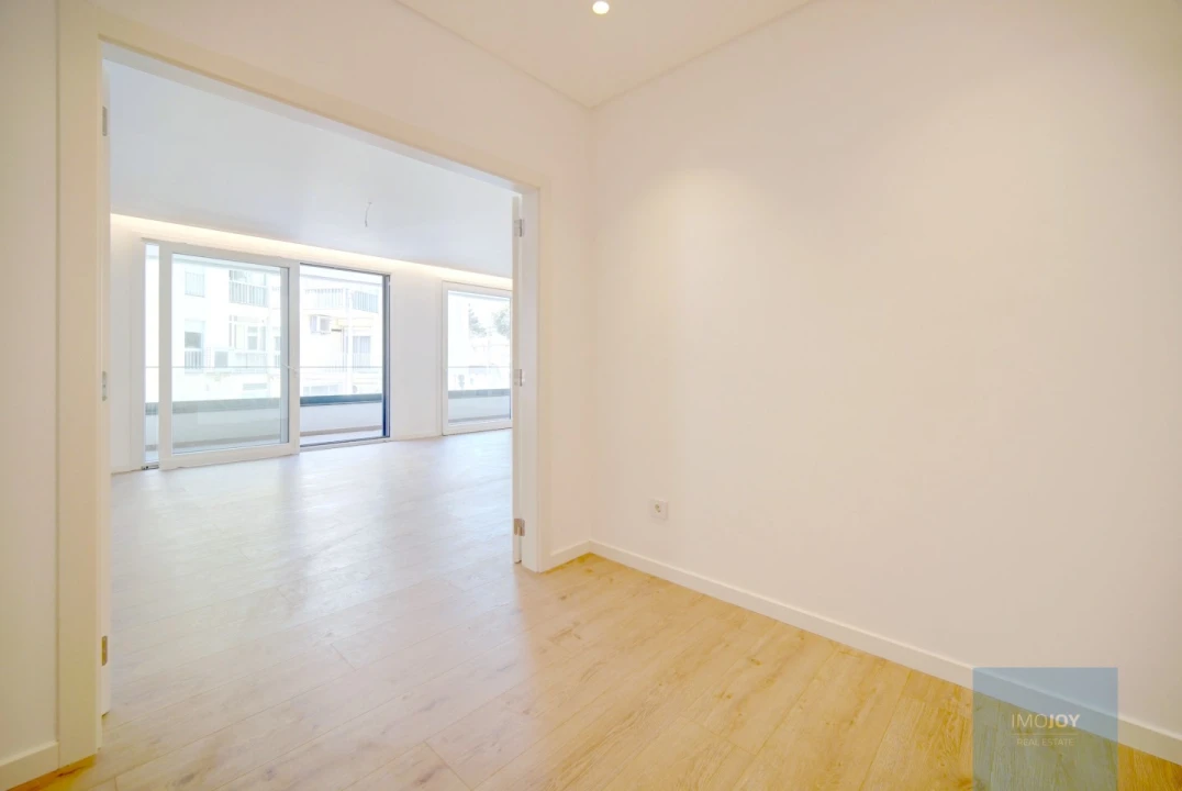 Apartamento T3 para Venda em Carcavelos e Parede Foto 7