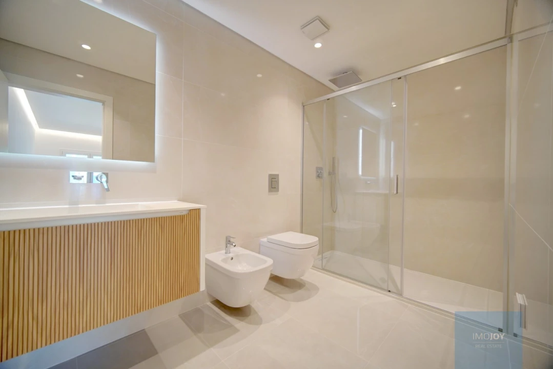 Apartamento T3 para Venda em Carcavelos e Parede Foto 22