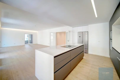 Apartamento T3 para Venda em Carcavelos e Parede
