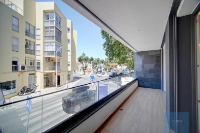 Apartamento T3 para Venda em Carcavelos e Parede