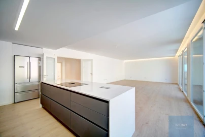Apartamento T3 para Venda em Carcavelos e Parede