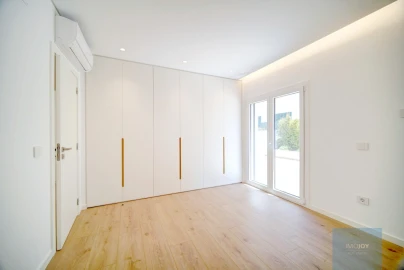 Apartamento T3 para Venda em Carcavelos e Parede