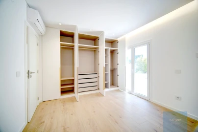 Apartamento T3 para Venda em Carcavelos e Parede