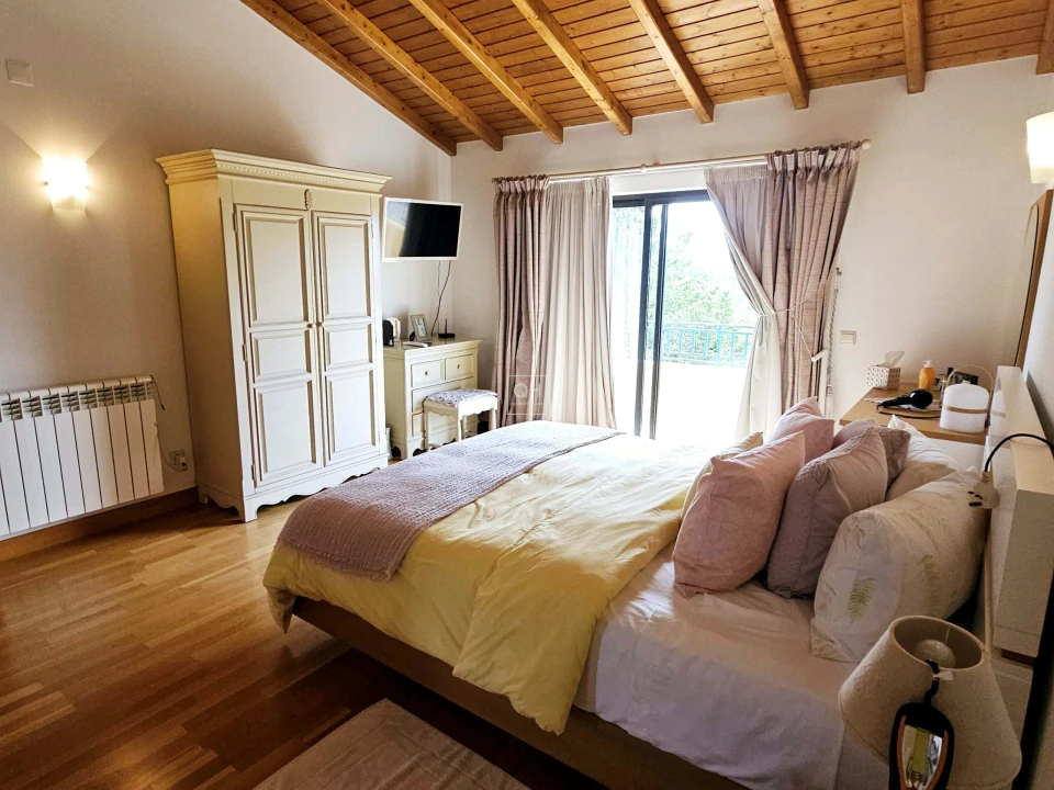 Moradia T4 para Venda em Santa Barbara de Nexe Foto 7