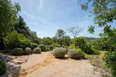 Moradia T4 para Venda em Santa Barbara de Nexe