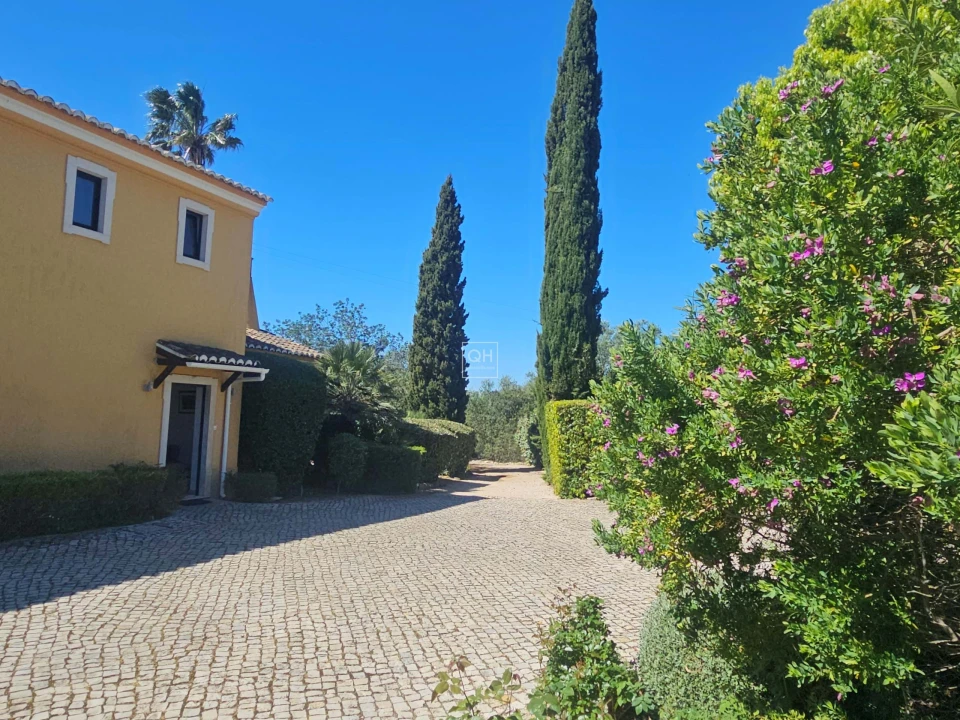 Moradia T4 para Venda em Santa Barbara de Nexe Foto 20