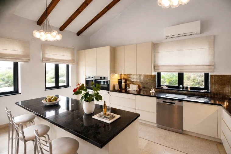 Moradia T4 para Venda em Santa Barbara de Nexe Foto 3