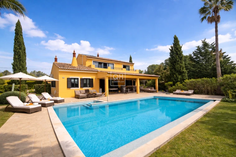 Moradia T4 para Venda em Santa Barbara de Nexe Foto 1