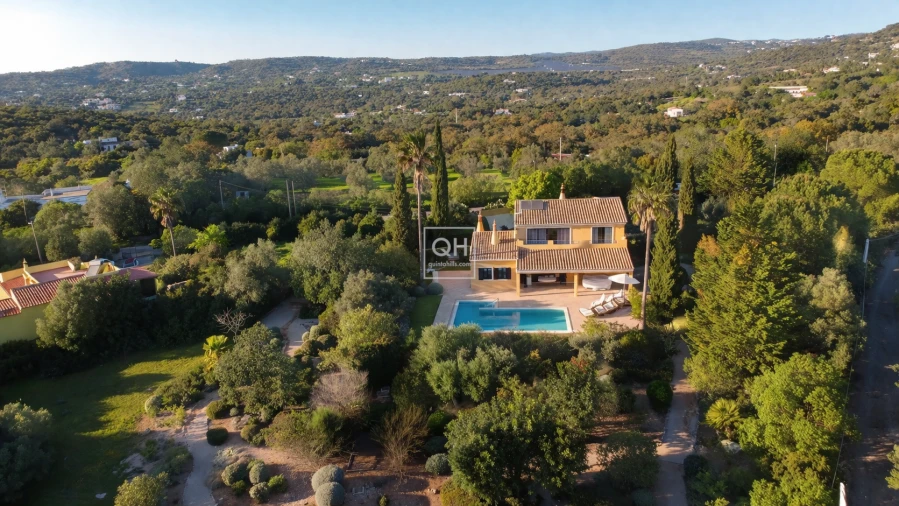 Moradia T4 para Venda em Santa Barbara de Nexe Foto 23