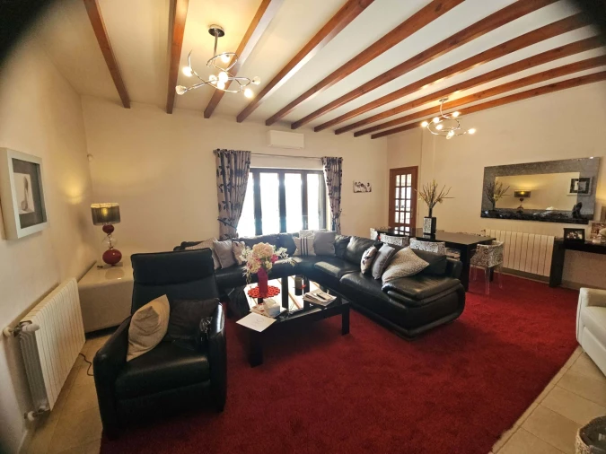 Moradia T4 para Venda em Santa Barbara de Nexe Foto 6