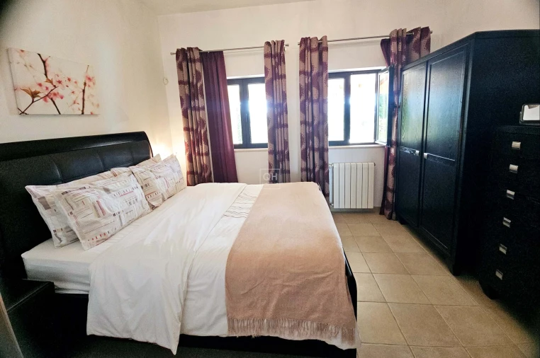 Moradia T4 para Venda em Santa Barbara de Nexe Foto 12