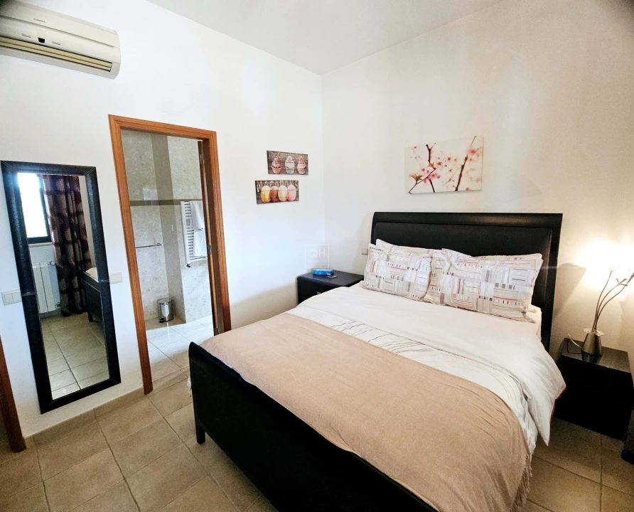 Moradia T4 para Venda em Santa Barbara de Nexe Foto 13