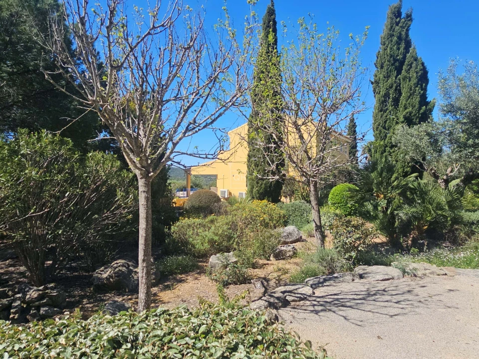 Moradia T4 para Venda em Santa Barbara de Nexe Foto 18