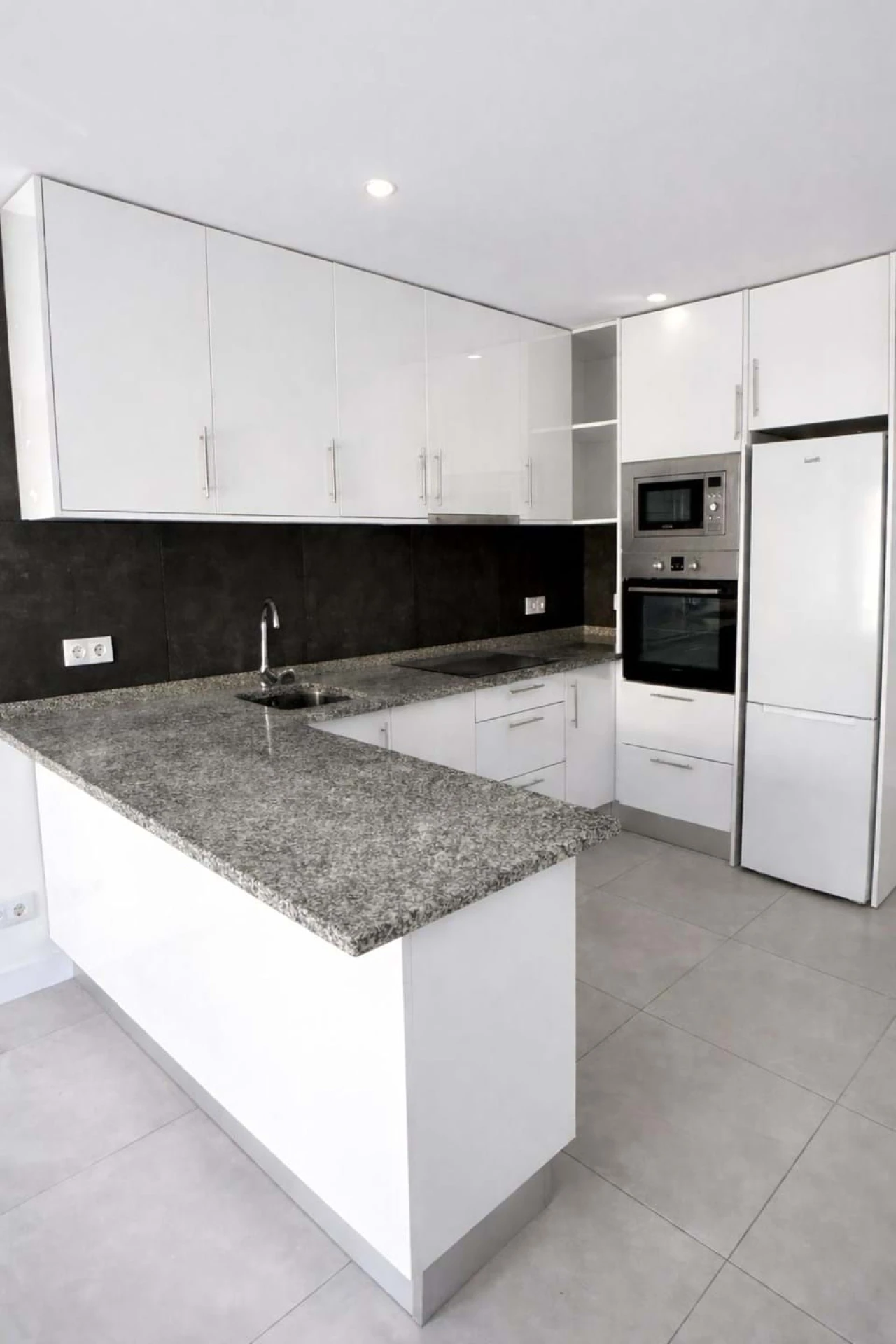 Apartamento T2 para Venda em Quarteira Foto 5