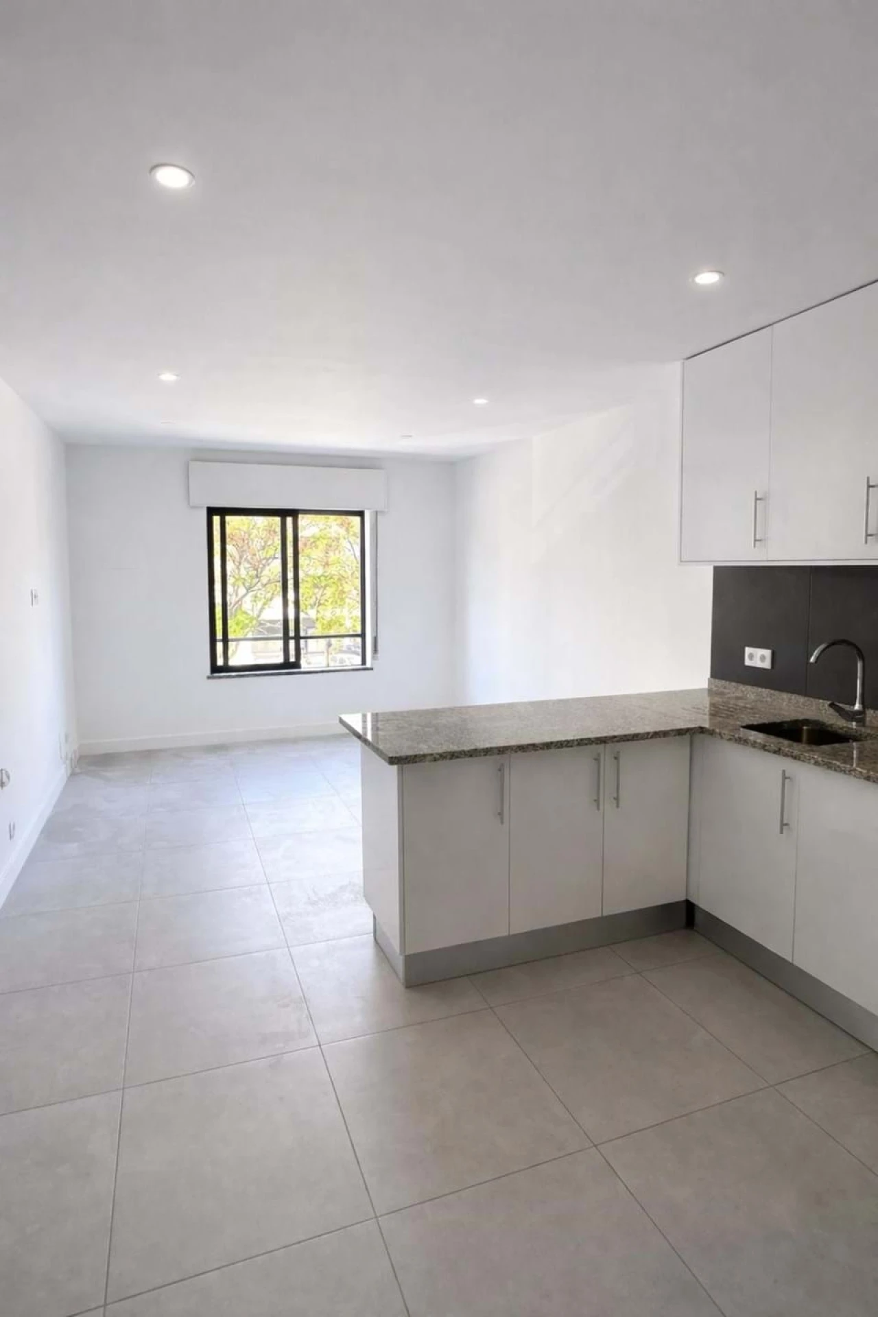 Apartamento T2 para Venda em Quarteira Foto 3