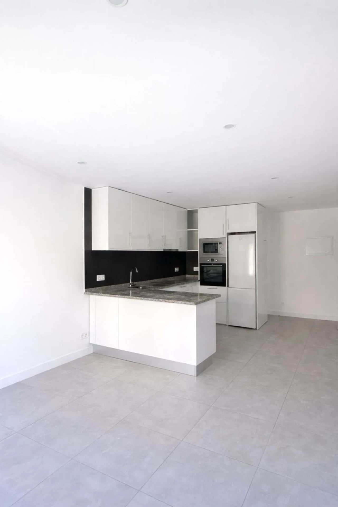 Apartamento T2 para Venda em Quarteira Foto 2