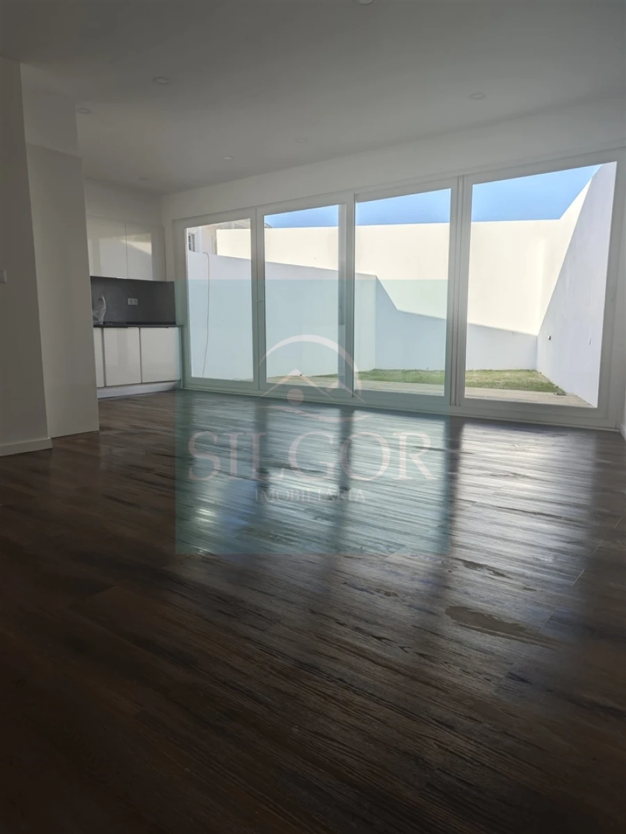 Moradia T2 para Venda em Baixa da Banheira e Vale da Amoreira