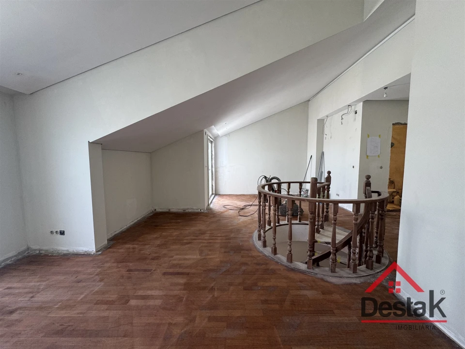 Apartamento T4 para Venda em Algueirão-Mem Martins Foto 13