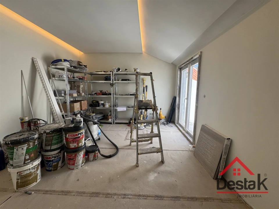 Apartamento T4 para Venda em Algueirão-Mem Martins Foto 15