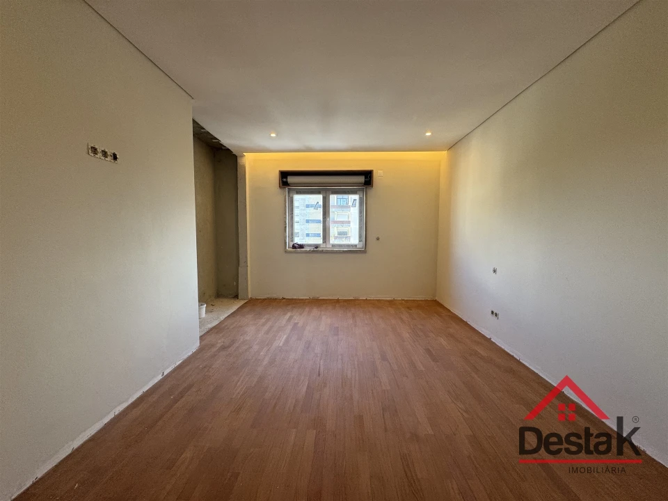 Apartamento T4 para Venda em Algueirão-Mem Martins Foto 7