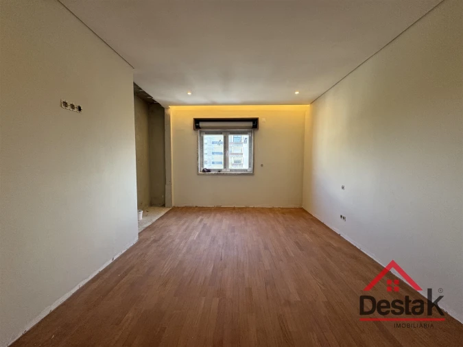 Apartamento T4 para Venda em Algueirão-Mem Martins Foto 7