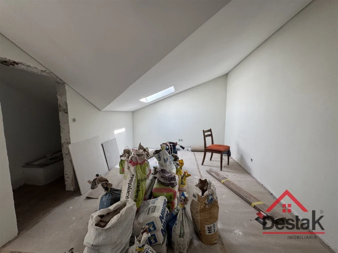 Apartamento T4 para Venda em Algueirão-Mem Martins Foto 18