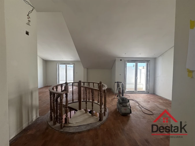 Apartamento T4 para Venda em Algueirão-Mem Martins Foto 12