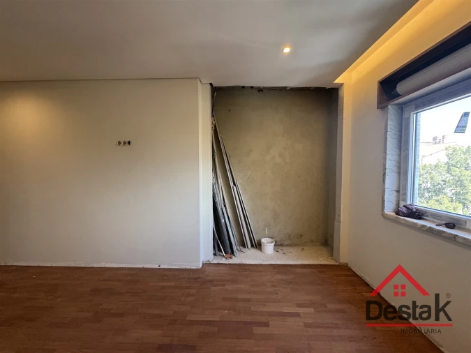 Apartamento T4 para Venda em Algueirão-Mem Martins Foto 8