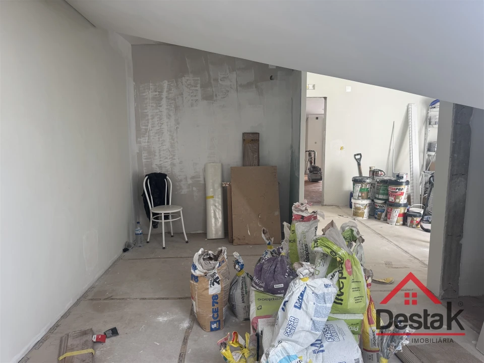 Apartamento T4 para Venda em Algueirão-Mem Martins Foto 19