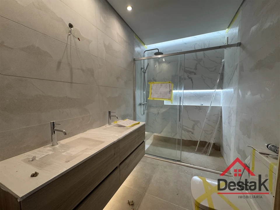 Apartamento T4 para Venda em Algueirão-Mem Martins Foto 9