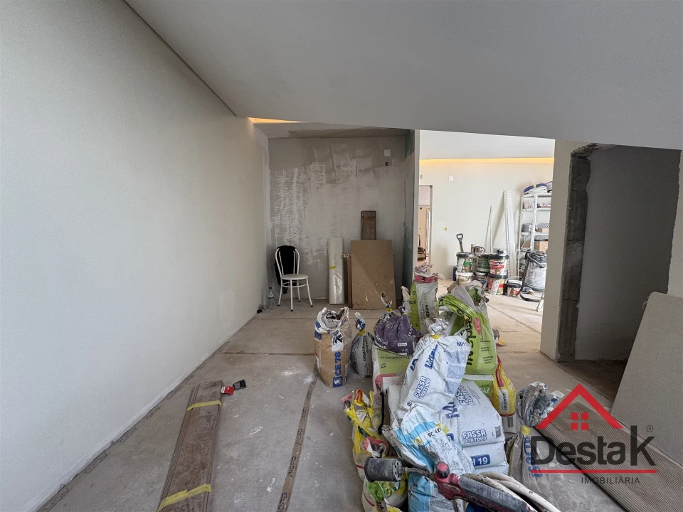 Apartamento T4 para Venda em Algueirão-Mem Martins Foto 16