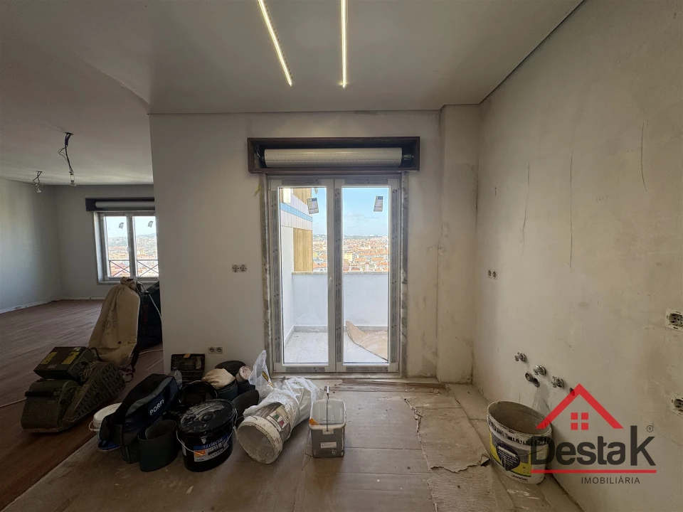 Apartamento T4 para Venda em Algueirão-Mem Martins Foto 3