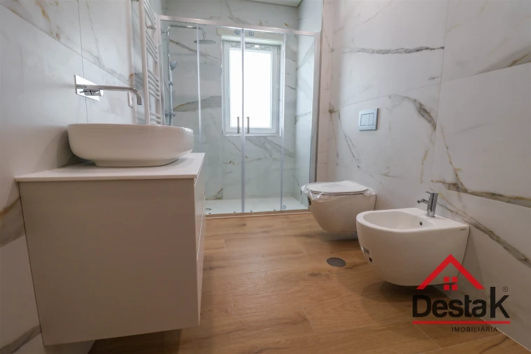 Apartamento T5 para Venda em Viseu Foto 7