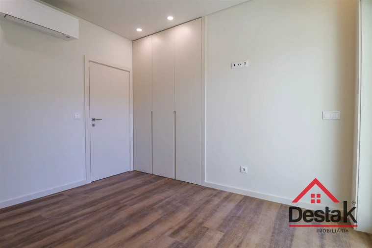Apartamento T5 para Venda em Viseu Foto 6
