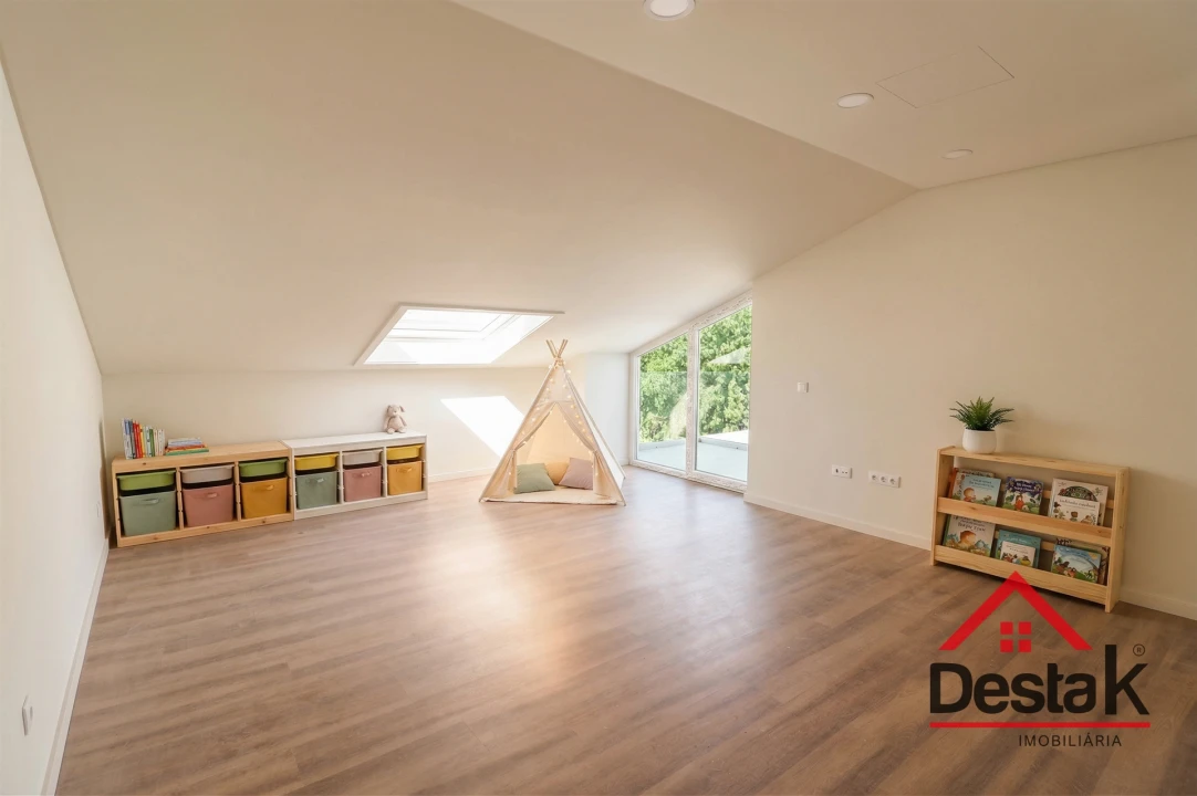 Apartamento T5 para Venda em Viseu Foto 11