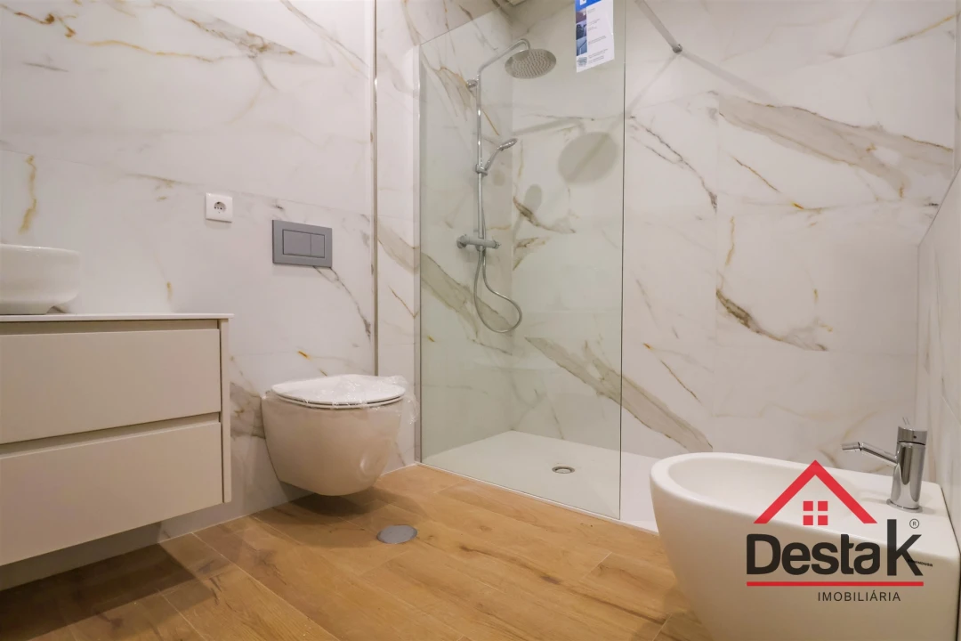 Apartamento T5 para Venda em Viseu Foto 10