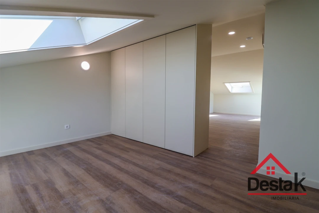 Apartamento T5 para Venda em Viseu Foto 15
