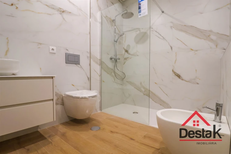 Apartamento T5 para Venda em Viseu Foto 10