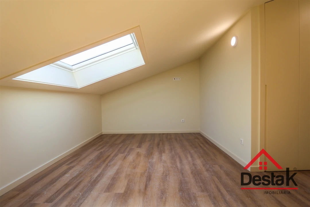 Apartamento T5 para Venda em Viseu Foto 16