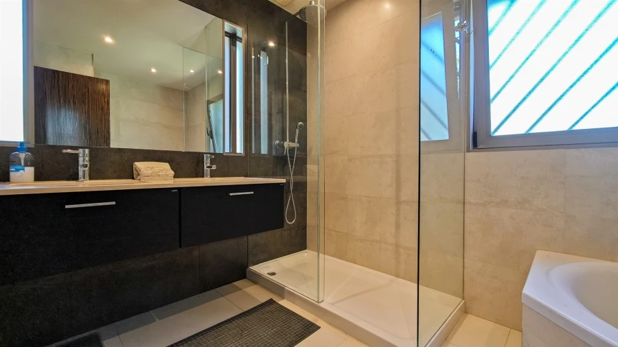 Moradia T5 para Venda em Albufeira e Olhos de Água Foto 25