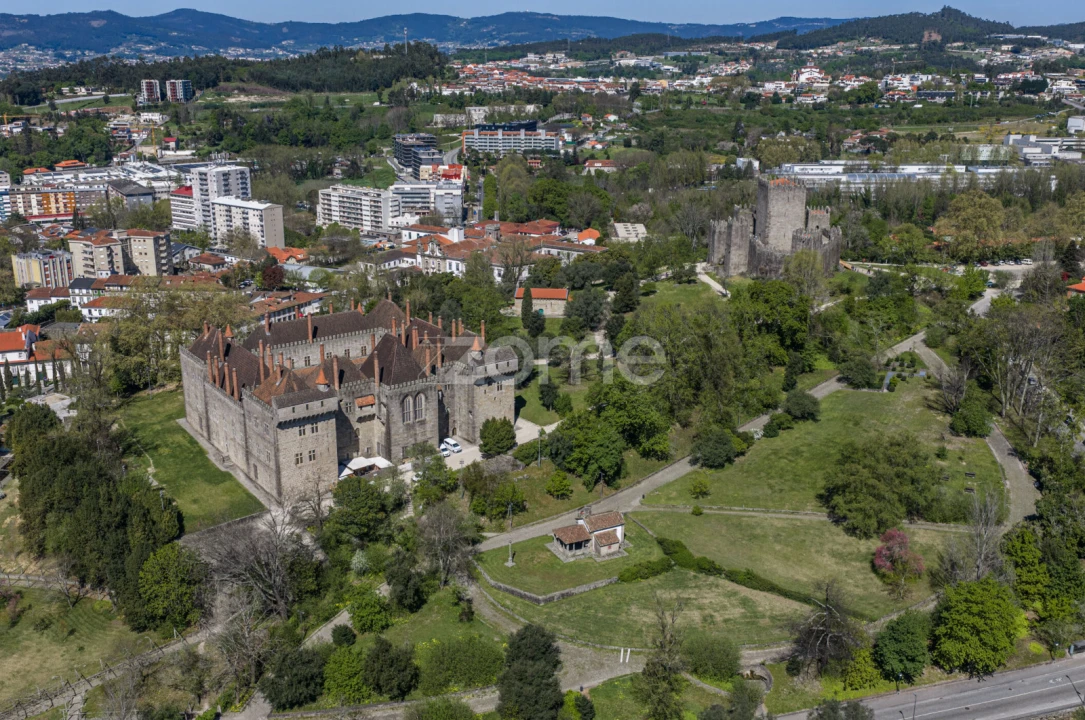 Moradia T6 para Venda em Oliveira, São Paio e São Sebastião Foto 2