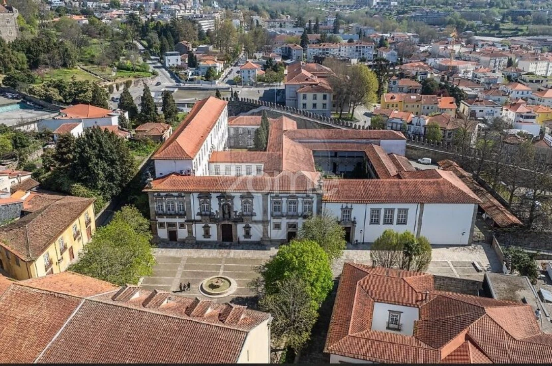 Moradia T7 para Venda em Oliveira, São Paio e São Sebastião Foto 31