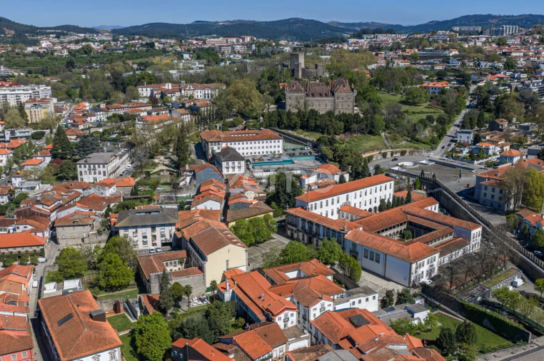 Moradia T6 para Venda em Oliveira, São Paio e São Sebastião Foto 4